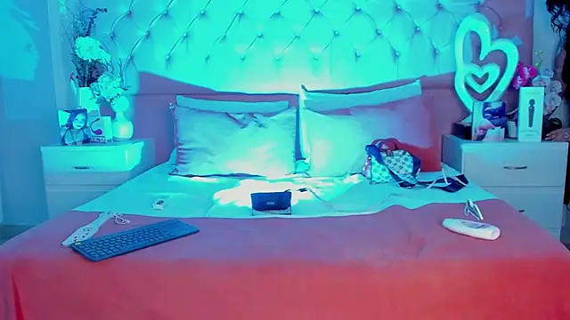 KourtneyEvans online show from February 16, 2026, 10:18 pm