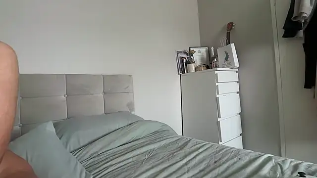 skyejde online show from April 26, 2026, 5:43 pm