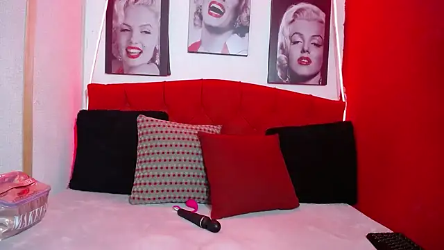 Snapshot of Tiana_Ebony18 chatting on April 6, 2026, 12:06 pm Tiana Ebony18 online show from April 6, 2026, 12:06 pm