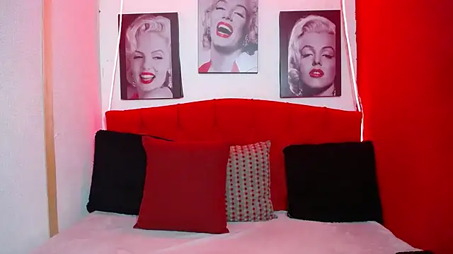 Snapshot of Tiana_Ebony18 chatting on March 8, 2026, 12:08 pm Tiana Ebony18 online show from March 8, 2026, 12:08 pm