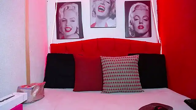 Snapshot of Tiana_Ebony18 chatting on March 20, 2026, 12:06 pm Tiana Ebony18 online show from March 20, 2026, 12:06 pm