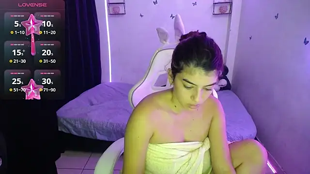 hello kityy25 online show from March 14, 2025, 6:29 pm