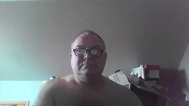 mkestr69 online show from April 3, 2026, 8:04 pm