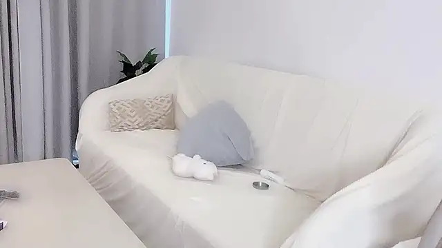 Moonccoi online show from October 27, 2025, 4:02 am