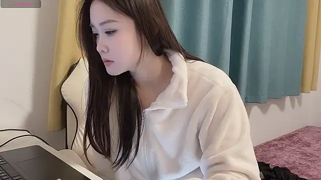 Snapshot of Qvo-Q chatting on February 21, 2025, 1:44 pm Qvo-Q online show from February 21, 2025, 1:44 pm