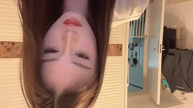 Snapshot of Qvo-Q chatting on February 15, 2025, 4:45 pm Qvo-Q online show from February 15, 2025, 4:45 pm