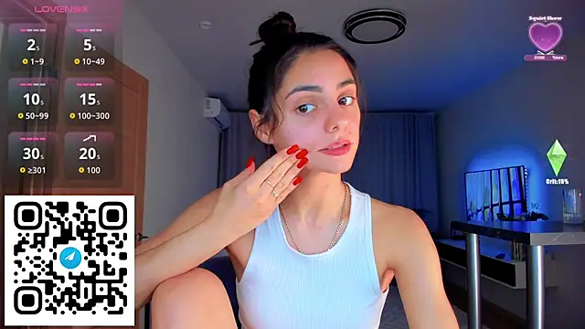 EmiliaZen online show from October 31, 2025, 5:20 pm