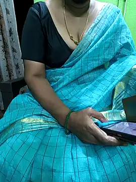 niiveditha online show from October 4, 2025, 2:02 am