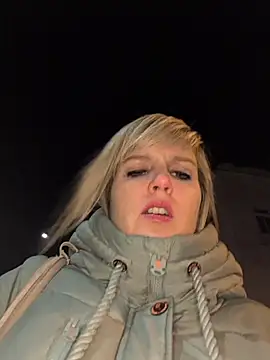 Snapshot of Sexybiene969 chatting on November 28, 2025, 5:24 pm Sexybiene969 online show from November 28, 2025, 5:24 pm