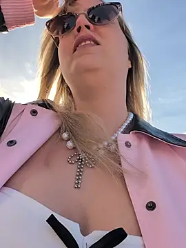 Sexybiene969 online show from April 6, 2026, 3:24 pm