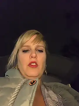 Snapshot of Sexybiene969 chatting on December 22, 2025, 5:24 pm Sexybiene969 online show from December 22, 2025, 5:24 pm