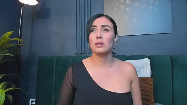 scarlet edwars online show from November 10, 2025, 9:31 pm