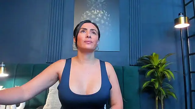 scarlet edwars online show from February 9, 2026, 8:18 pm