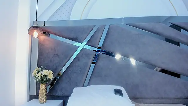 Giselle Lauren online show from November 1, 2025, 8:36 pm