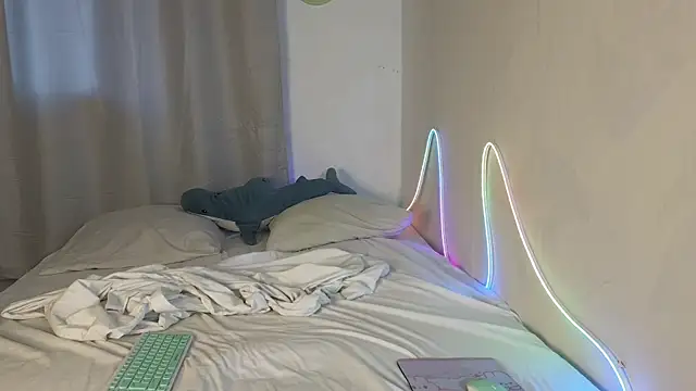 Julian wins online show from April 3, 2026, 1:01 am