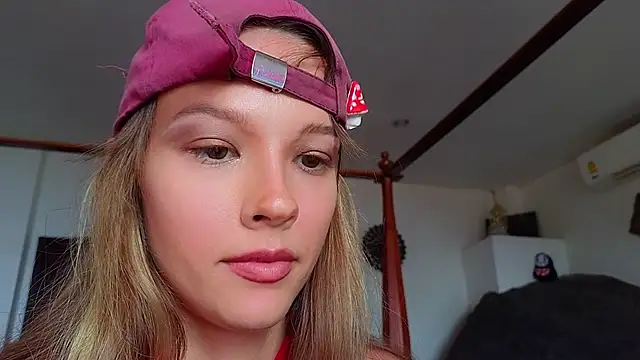 Snapshot of DemiDee chatting on March 9, 2025, 9:35 am DemiDee online show from March 9, 2025, 9:35 am