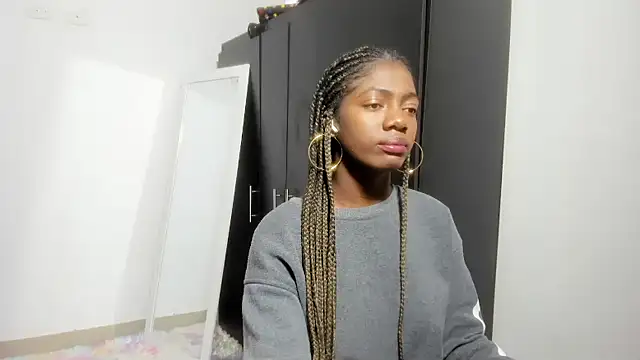 enyelsalas2 online show from March 5, 2026, 9:00 pm