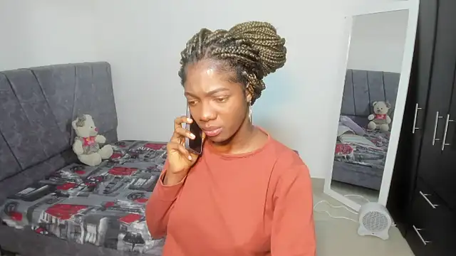 enyelsalas2 online show from November 5, 2025, 1:52 am