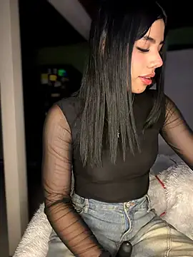 Laura-Khalifa online show from April 1, 2026, 6:59 am