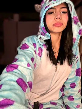 Laura-Khalifa online show from March 17, 2026, 5:54 am