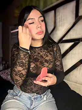 Laura-Khalifa online show from July 30, 2026, 7:07 am