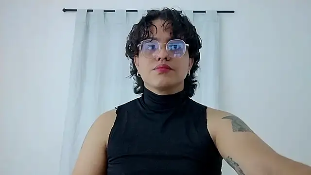 Snapshot of Diane_blossom chatting on February 4, 2026, 10:27 pm Diane blossom online show from February 4, 2026, 10:27 pm