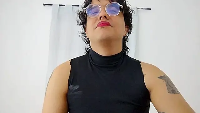 Snapshot of Diane_blossom chatting on February 3, 2026, 12:32 am Diane blossom online show from February 3, 2026, 12:32 am