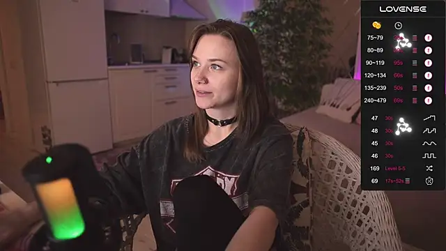 alexa feels  online show from November 7, 2025, 4:11 pm