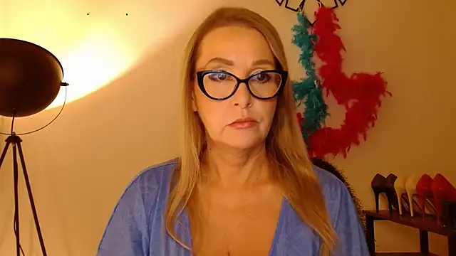 leaxSTAR online show from November 12, 2025, 2:54 pm