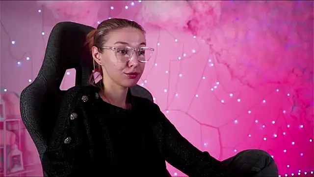 Snapshot of PhilippaAdamas chatting on March 8, 2025, 2:01 am PhilippaAdamas online show from March 8, 2025, 2:01 am