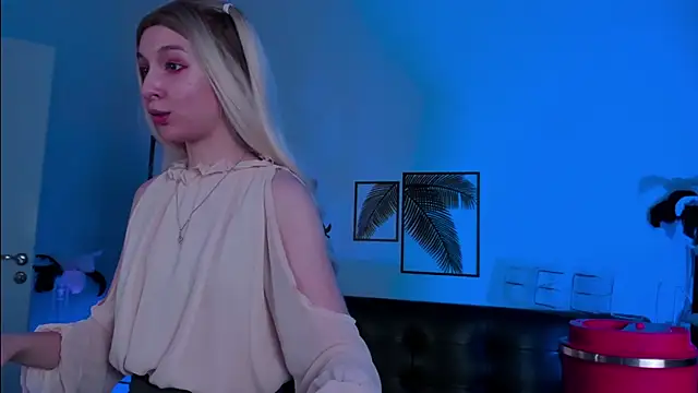 Snapshot of PhilippaAdamas chatting on March 13, 2025, 2:38 am PhilippaAdamas online show from March 13, 2025, 2:38 am