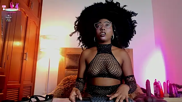 alejandra-cortes online show from October 28, 2025, 11:09 am