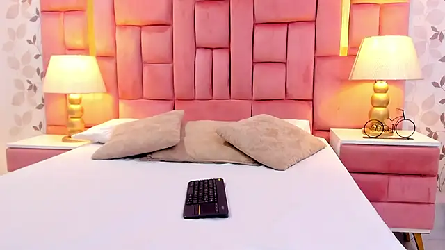 ArianaFranco online show from April 13, 2026, 1:59 pm