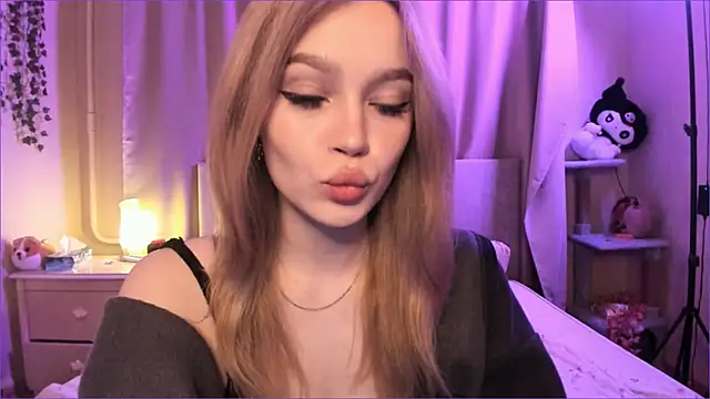 MiaRanki online show from December 19, 2025, 11:40 pm