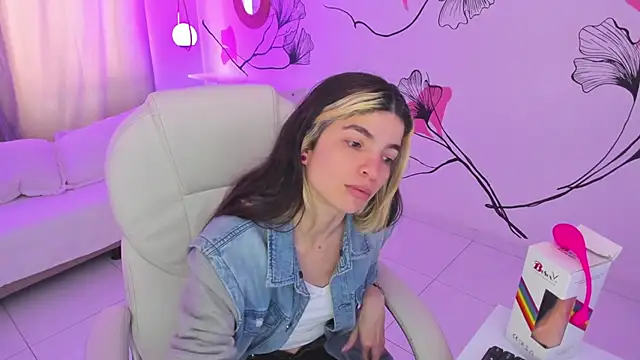 Isabela Fiorelli online show from November 23, 2025, 1:21 pm