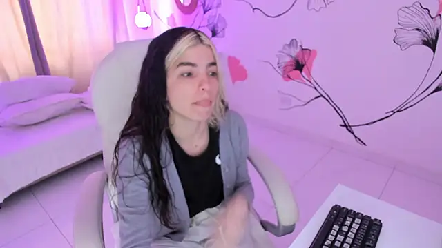 Isabela Fiorelli online show from September 15, 2025, 1:33 pm