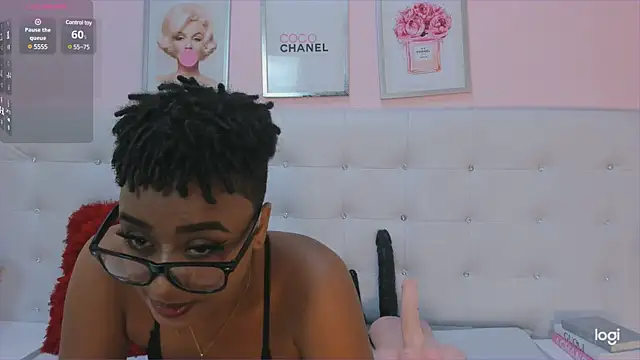 Snapshot of AgathaBladee chatting on March 18, 2025, 7:33 pm AgathaBladee online show from March 18, 2025, 7:33 pm