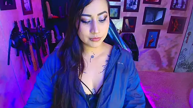 Snapshot of cherryy_bombshelll chatting on February 7, 2026, 6:27 pm cherryy bombshelll online show from February 7, 2026, 6:27 pm