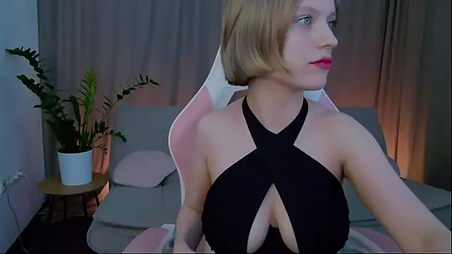 Snapshot of Corrafox chatting on February 8, 2025, 8:20 am Corrafox online show from February 8, 2025, 8:20 am