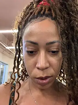 dianagolley420 online show from February 6, 2025, 9:28 pm