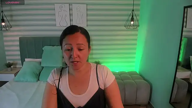 abby apple online show from October 10, 2025, 1:45 pm