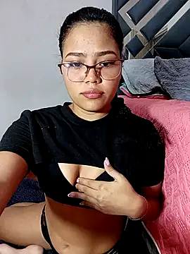 anahi evans19 online show from November 22, 2025, 9:24 pm