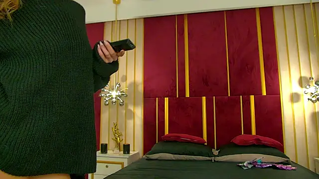 ChloeSins  online show from November 18, 2025, 4:49 am