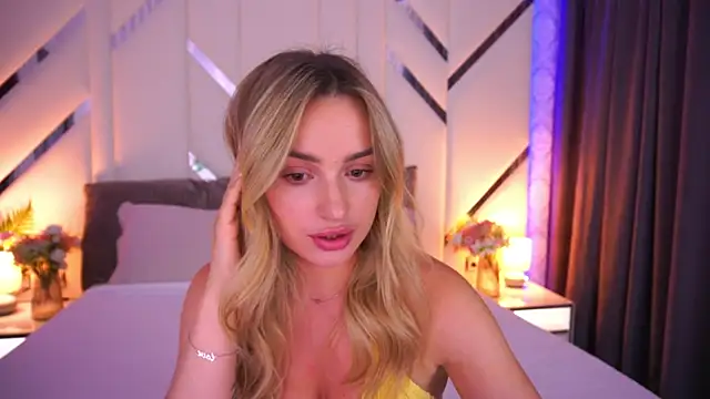 LindsieGreyy online show from July 28, 2026, 1:10 pm