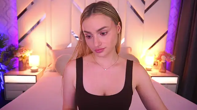 LindsieGreyy online show from June 18, 2026, 12:10 pm