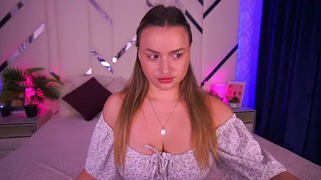 LindsieGreyy online show from October 28, 2025, 8:02 am