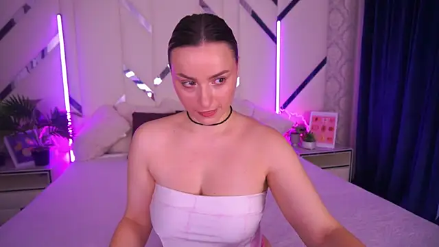 LindsieGreyy online show from November 22, 2025, 8:13 am