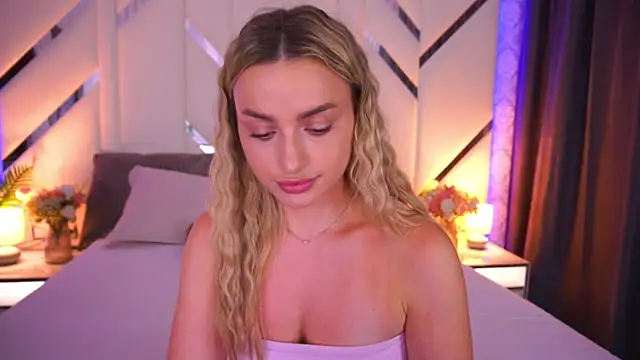 LindsieGreyy online show from July 18, 2026, 11:52 am