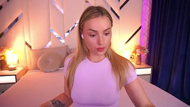 LindsieGreyy online show from June 11, 2026, 12:02 pm