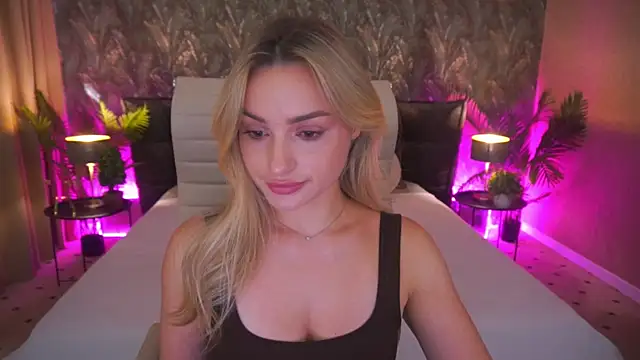 LindsieGreyy online show from July 26, 2026, 1:07 pm